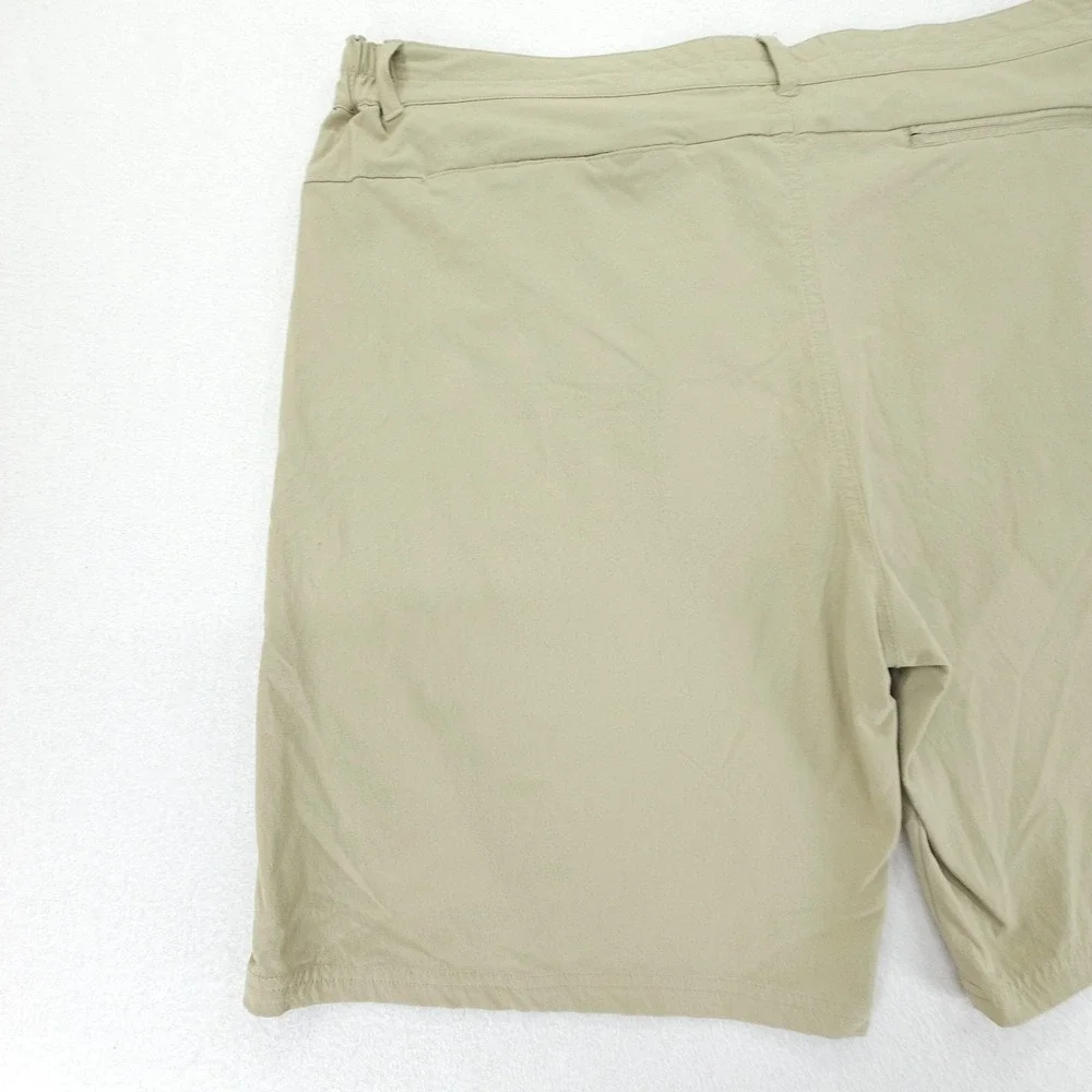 Duck Camp Shorts Mens XXL Khaki Stretch Hiking Outdoor Zip Pockets Elastic Waist